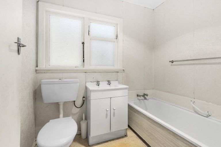 Photo of property in 2 Hudson Street, Island Bay, Wellington, 6023