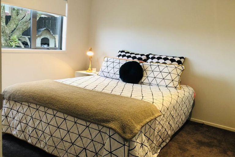 Photo of property in 560 Beach Road, Rothesay Bay, Auckland, 0630