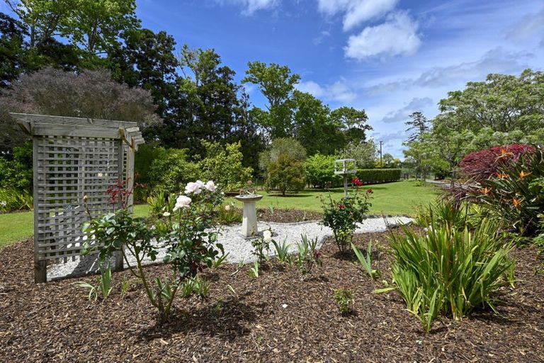 Photo of property in 230 Taupaki Road, Taupaki, Henderson, 0782