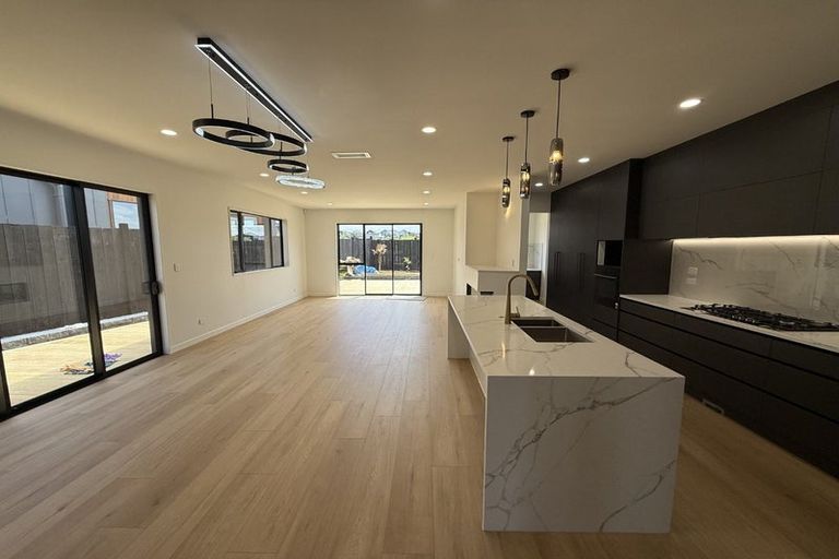 Photo of property in 21 Catalina Avenue, Rosehill, Papakura, 2113