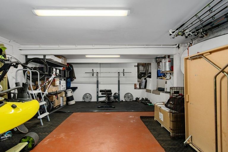 Photo of property in 114 Harbour View Road, Omokoroa, 3114