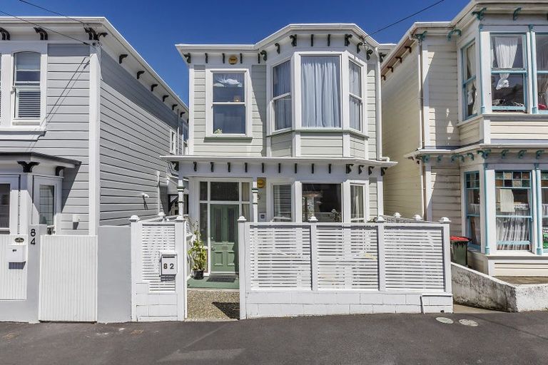 Photo of property in 82 Roxburgh Street, Mount Victoria, Wellington, 6011