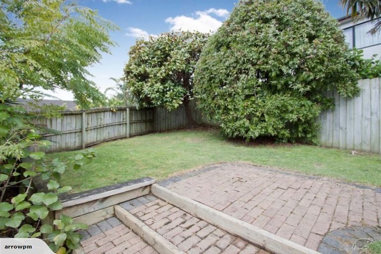 Photo of property in 12 Greenleaf Way, Northcross, Auckland, 0630