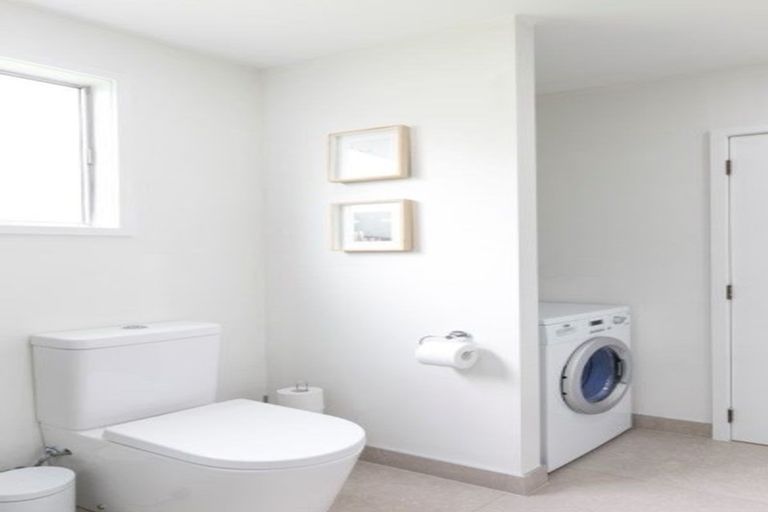 Photo of property in 1/26 Bryers Place, Bayview, Auckland, 0629