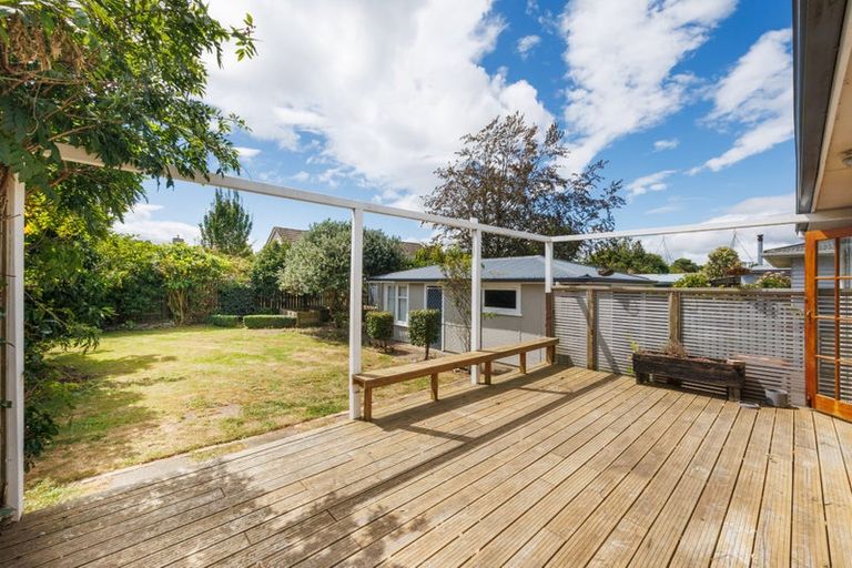 Photo of property in 27 Pembroke Street, Highbury, Palmerston North, 4412