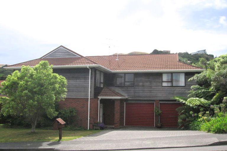 Photo of property in 32 Thatcher Crescent, Crofton Downs, Wellington, 6035