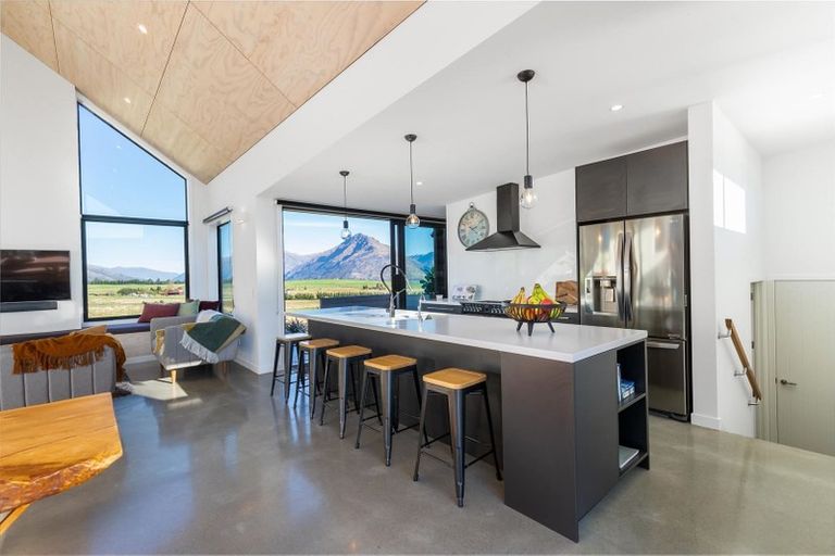 Photo of property in 8 Brett Lane, Jacks Point, Queenstown, 9371