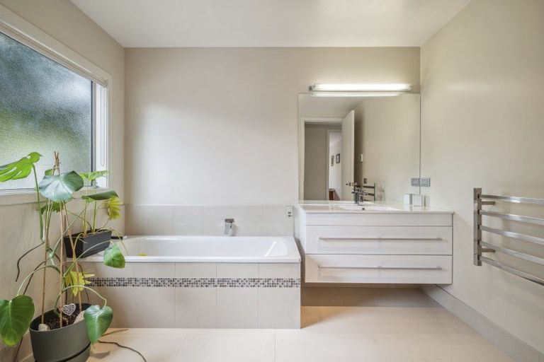 Photo of property in 1/46 Shepherd Road, Waipahihi, Taupo, 3330