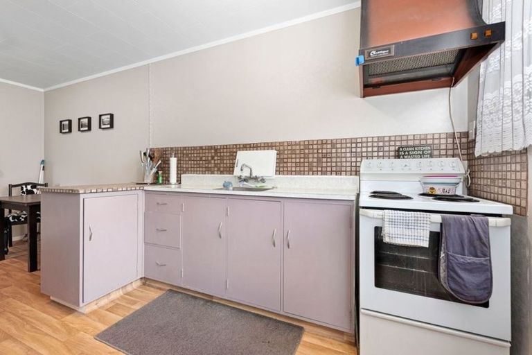 Photo of property in 1/6 Indiana Grove, Totara Park, Upper Hutt, 5018