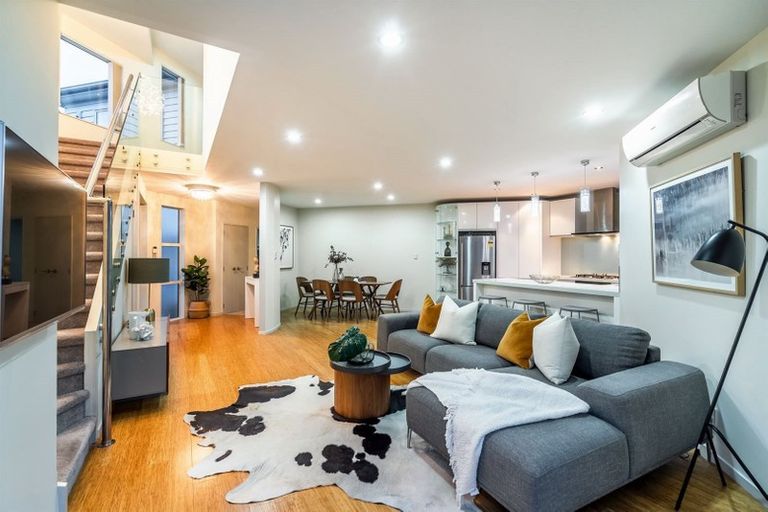 Photo of property in 2/46 Raleigh Road, Northcote, Auckland, 0627