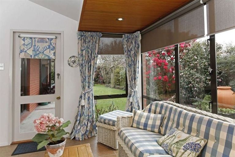 Photo of property in 43 Camberwell Place, Avonhead, Christchurch, 8042