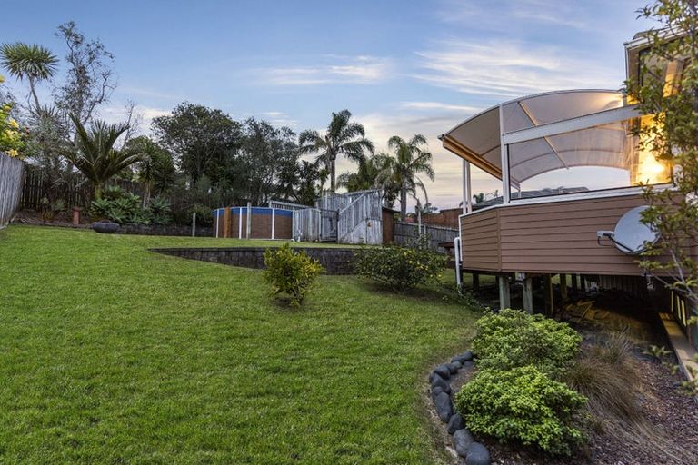 Photo of property in 5 Baulcomb Parade, Windsor Park, Auckland, 0632