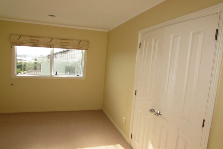 Photo of property in 1/36 Whiting Grove, West Harbour, Auckland, 0618