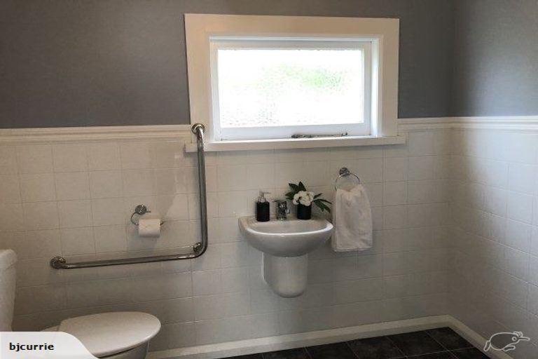 Photo of property in 42 Dahlia Street, Palmerston North, 4410