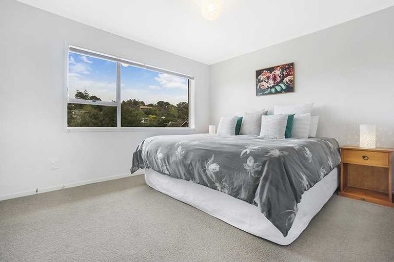 Photo of property in 1/17 Sandiacre Way, Browns Bay, Auckland, 0630