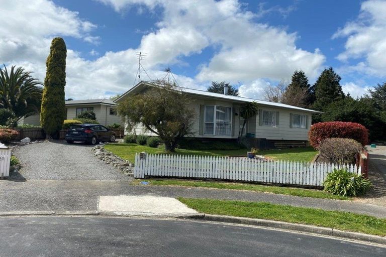 Photo of property in 19 Baillie Crescent, Carterton, 5713