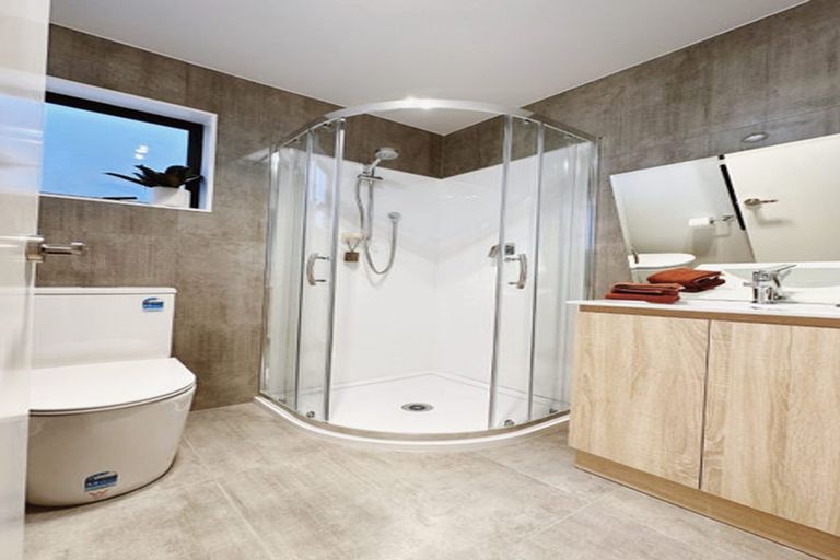 Photo of property in 11/9 Schnapper Rock Road, Greenhithe, Auckland, 0632