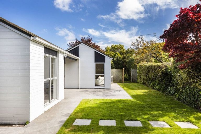 Photo of property in 2/34 Greers Road, Burnside, Christchurch, 8041