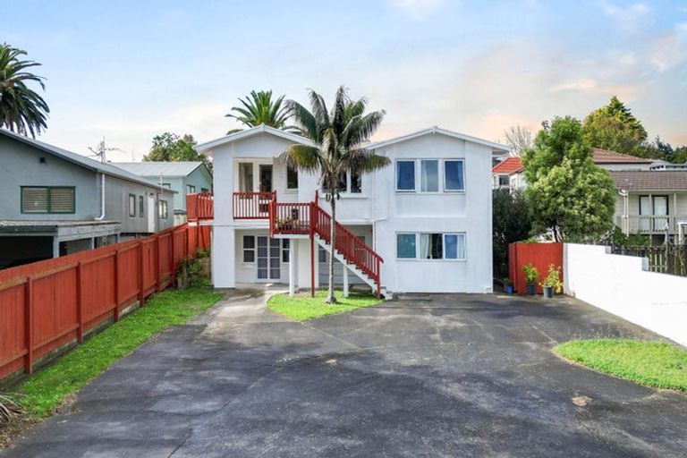 Photo of property in 25 Blacklock Avenue, Henderson, Auckland, 0612