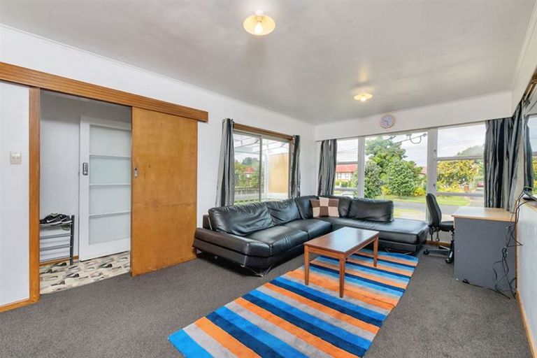 Photo of property in 10 Crawford Avenue, Mangere Bridge, Auckland, 2022