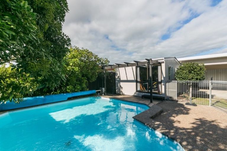 Photo of property in 13 Avenue Road, Greenmeadows, Napier, 4112