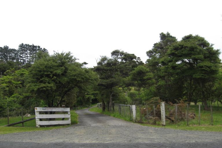 Photo of property in 200 Muriwai Road, Waimauku, 0881