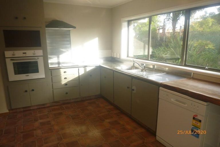 Photo of property in 33 Oreil Avenue, West Harbour, Auckland, 0618