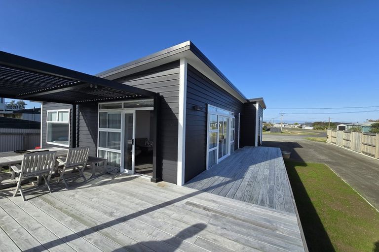 Photo of property in 13 Chaffey Street, Foxton Beach, Foxton, 4815