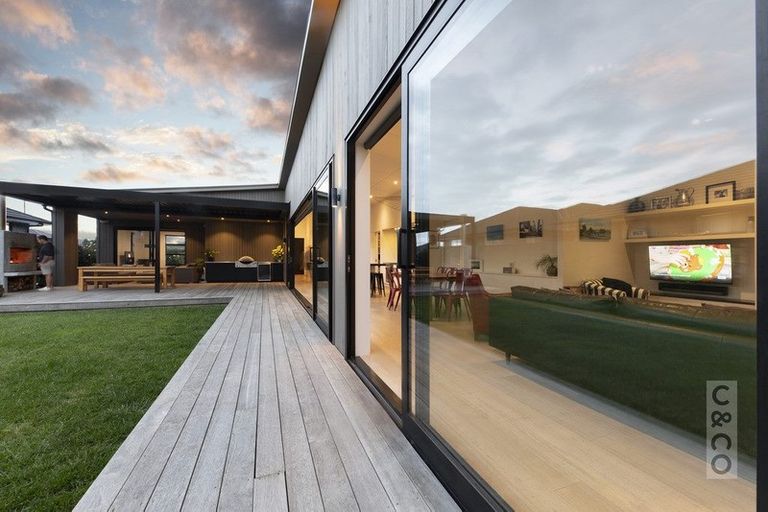 Photo of property in 28 Pohutukawa Parade, Riverhead, 0820