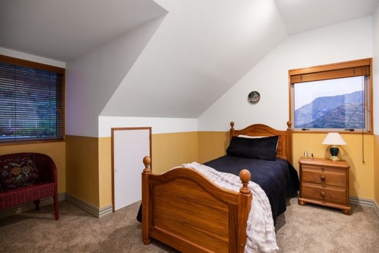 Photo of property in 10 Peregrine Place, Queenstown, 9300