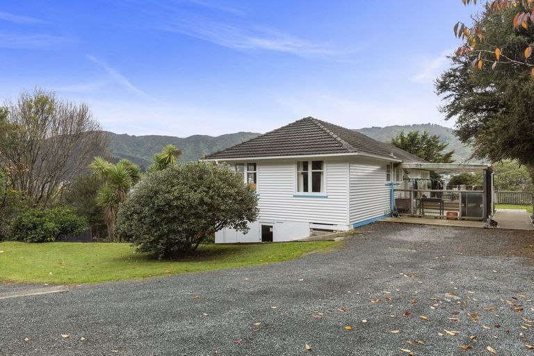 Photo of property in 131 Wellington Road, Wainuiomata, Lower Hutt, 5014