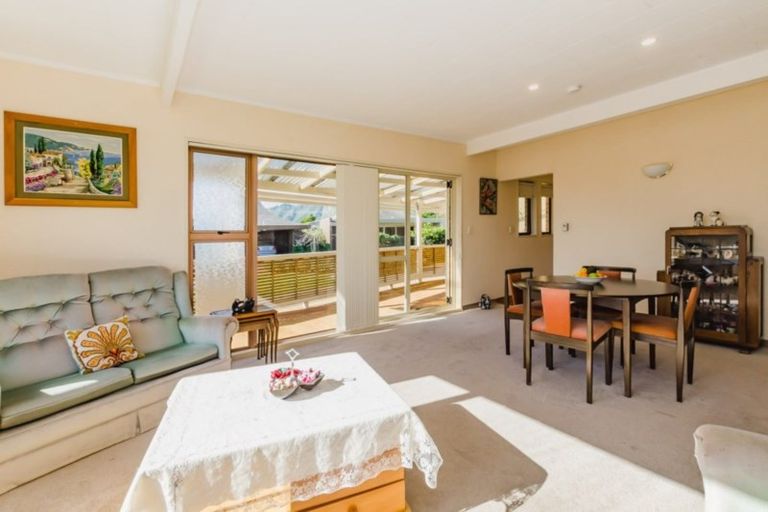 Photo of property in 9 Wakefield Grove, Waikanae, 5036
