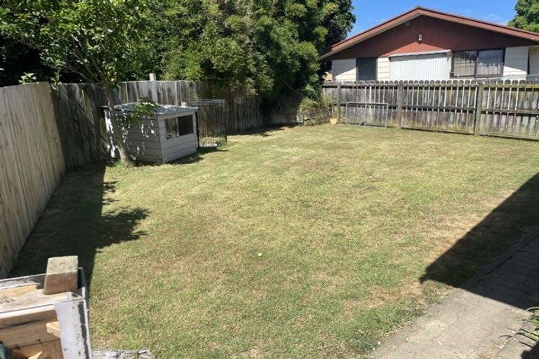 Photo of property in 1/15 Armada Drive, Ranui, Auckland, 0612