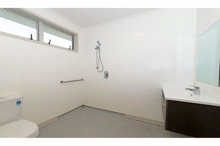 Photo of property in 1 Shale Avenue, Massey, Auckland, 0614