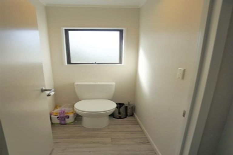 Photo of property in 1/24 Barbados Drive, Unsworth Heights, Auckland, 0632