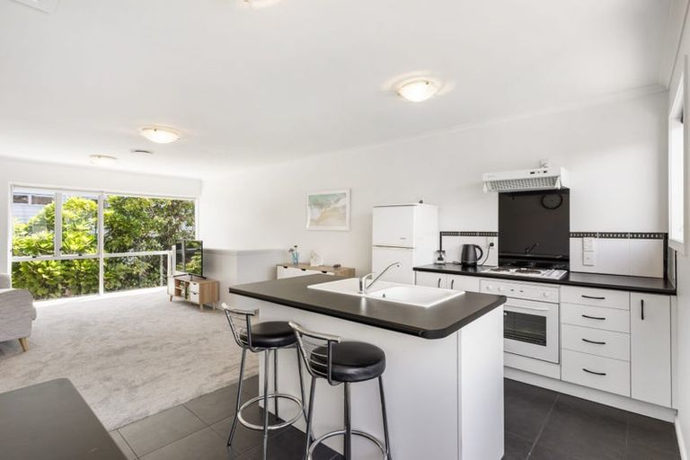 Photo of property in 2/25 Inverness Road, Browns Bay, Auckland, 0630