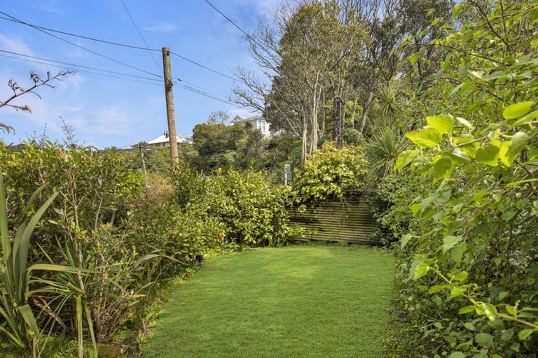 Photo of property in 43 Grove Road, Kelburn, Wellington, 6012