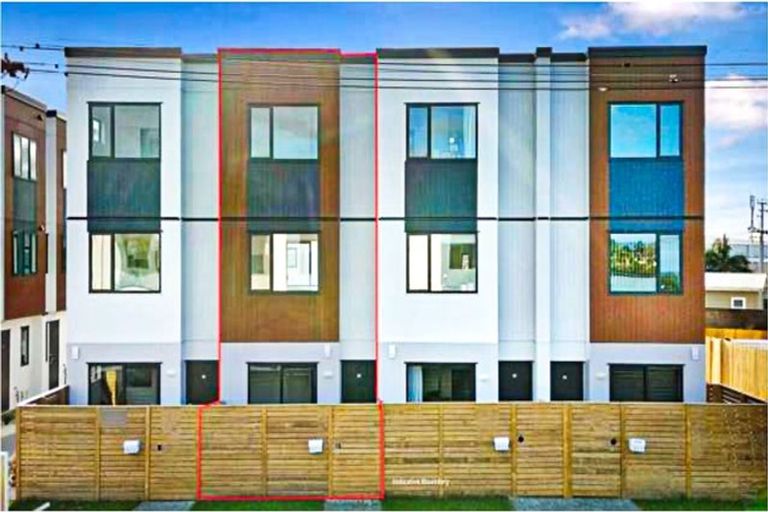 Photo of property in 11/3 Abbotleigh Avenue, Te Atatu Peninsula, Auckland, 0610