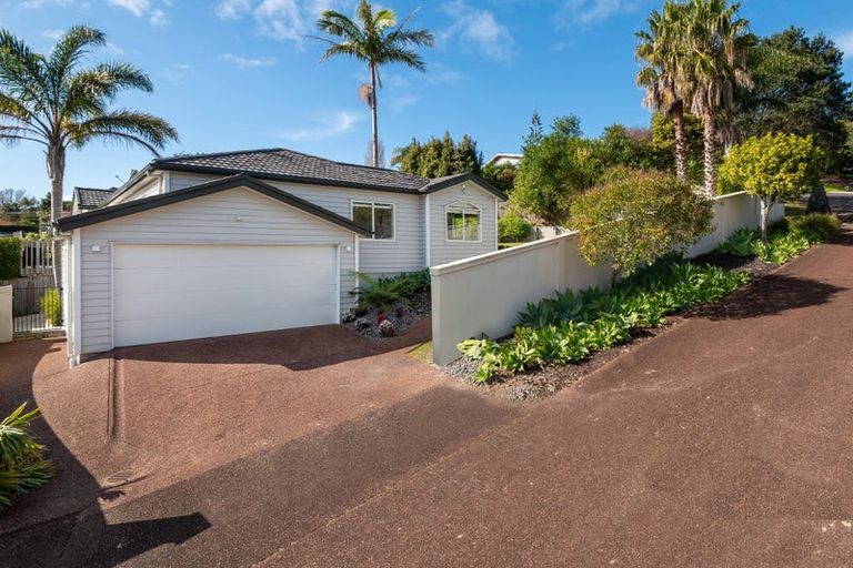 Photo of property in 7 Bushglen Court, Browns Bay, Auckland, 0630