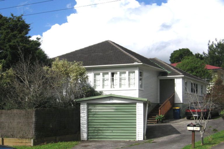 Photo of property in 1/160 Henderson Valley Road, Henderson, Auckland, 0612