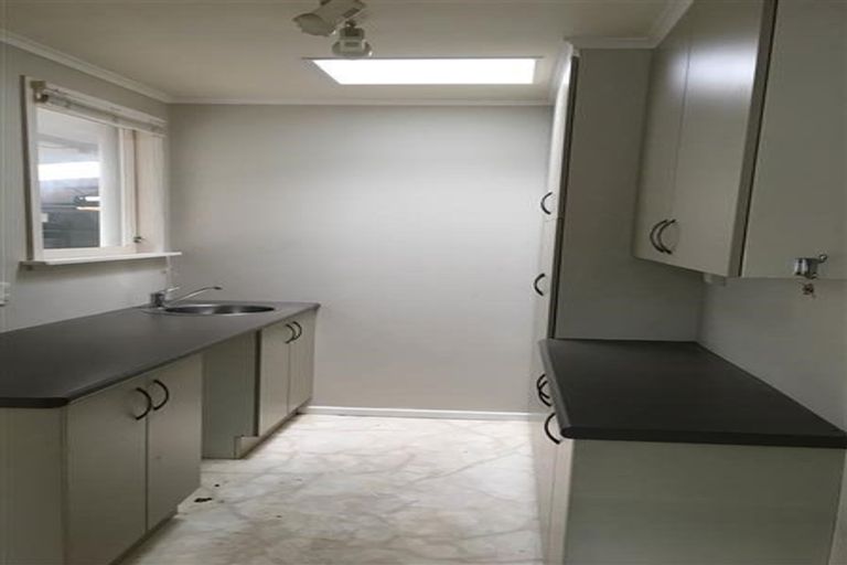 Photo of property in 335f Devon Street West, New Plymouth, 4310