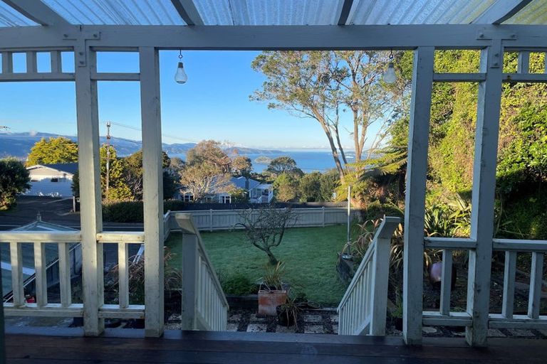 Photo of property in 87 Maungaraki Road, Korokoro, Lower Hutt, 5012