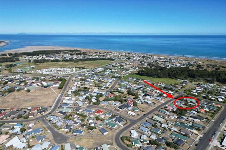 Photo of property in 5 Hennessy Street West, Foxton Beach, Foxton, 4815