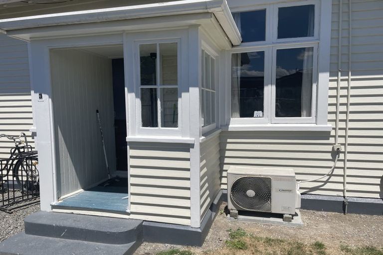 Photo of property in 2 Woodville Street, Edgeware, Christchurch, 8013