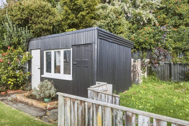 Photo of property in 15 Taupata Street, Castlecliff, Whanganui, 4501