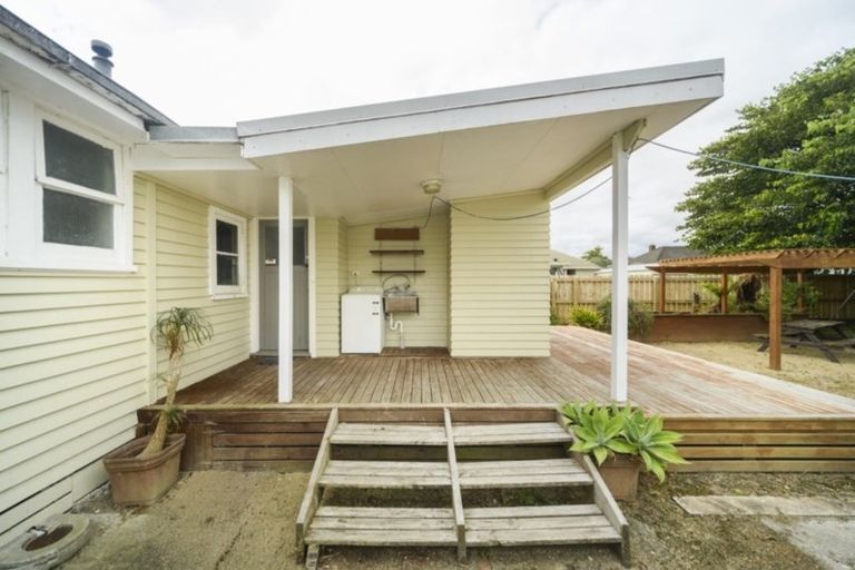 Photo of property in 2 Manchester Street, Takaro, Palmerston North, 4412
