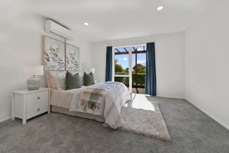 Photo of property in 18 Burgundy Park Avenue, Henderson, Auckland, 0612