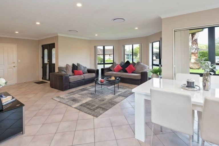 Photo of property in 6 Kilbaha Close, East Tamaki, Auckland, 2013