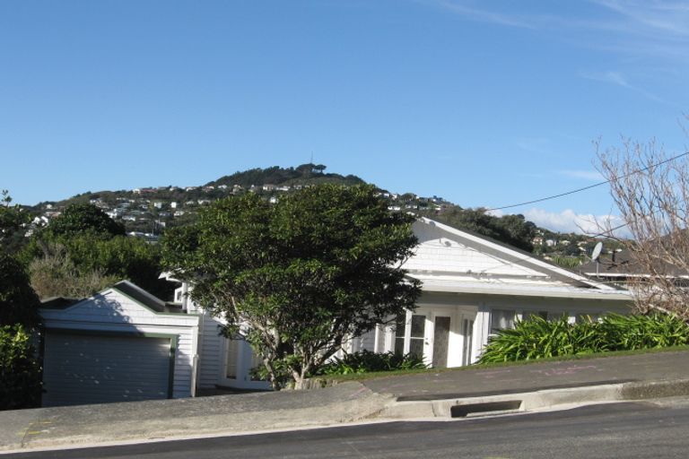 Photo of property in 36 Homewood Crescent, Karori, Wellington, 6012