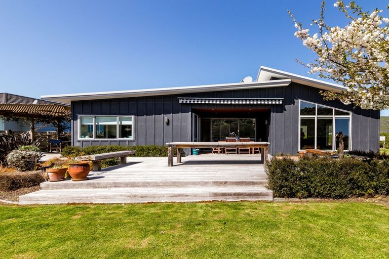 Photo of property in 31 Pukeko Way, Kinloch, Taupo, 3377